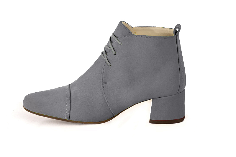 Dove grey women's ankle boots with laces at the front. Round toe. Low flare heels. Profile view - Florence KOOIJMAN